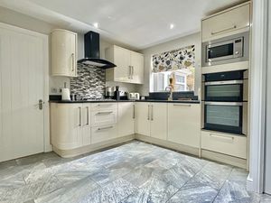 Breakfast Kitchen- click for photo gallery